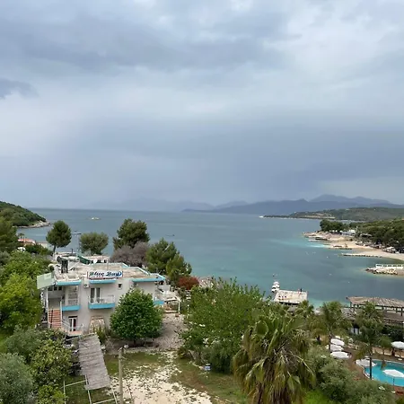 Anna Εξαμίλιο